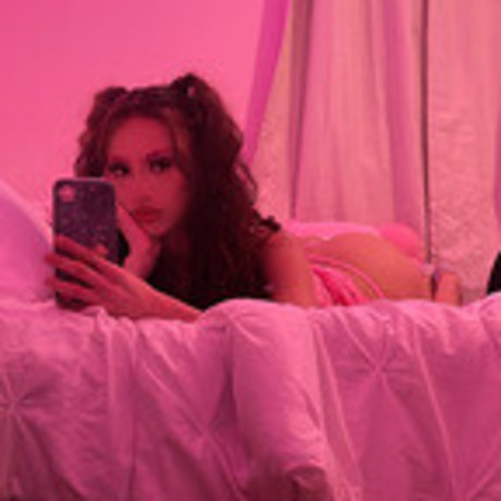 Bbydollyuh actrice pornographique photos