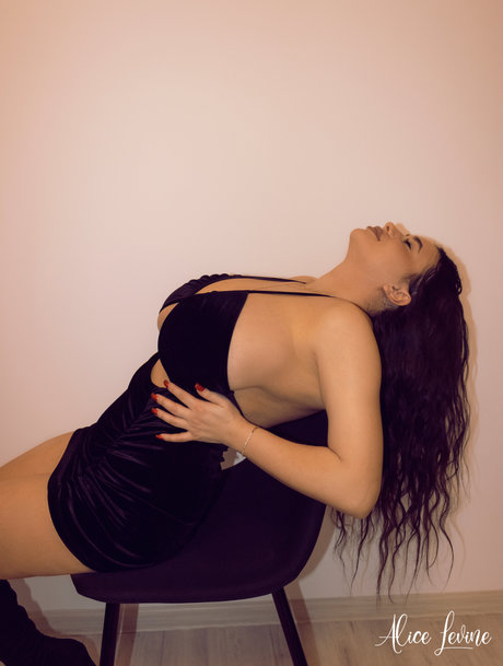 Alice Levine modèles nus galerie