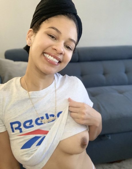 LuvaLuva actriz caliente imagen