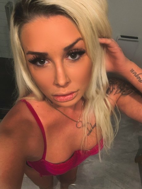 Elodie Baillargeon Roy actrice érotique galeries