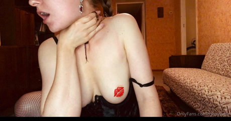 Crazy Layla nus star du porno archive