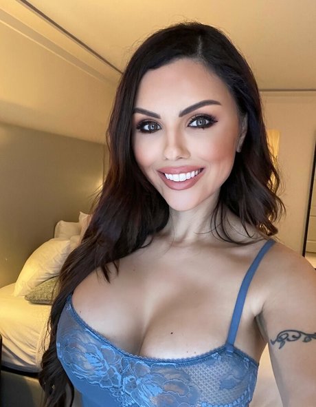 Krystle Lina actrice sexy photo