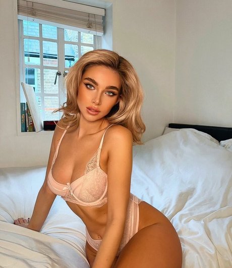 Antonia Freya Lidia estrella caliente imagen