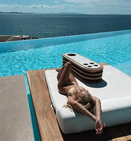 Antonia Freya Lidia actrice érotique collection