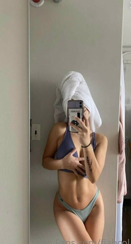 Sofia Cola nude pornstar photos