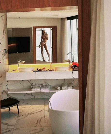 Anna Cangussu modelo imágenes