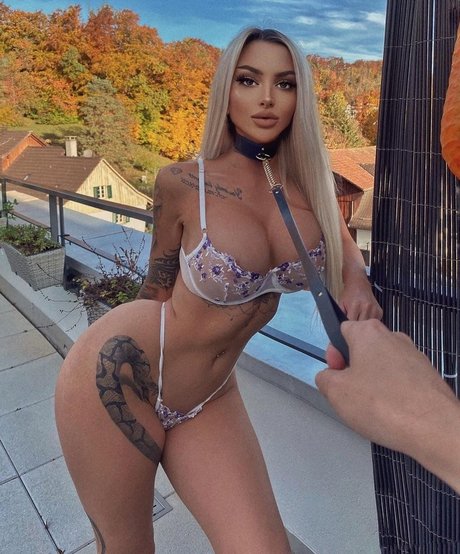 Celine Centino estrella caliente fotos