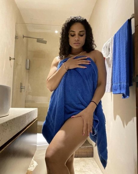 Ravyn Rochelle actriz erótica imagen