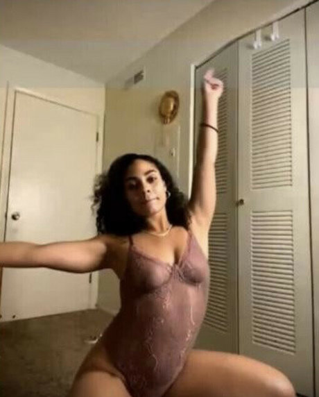 Ravyn Rochelle nus star du porno collection