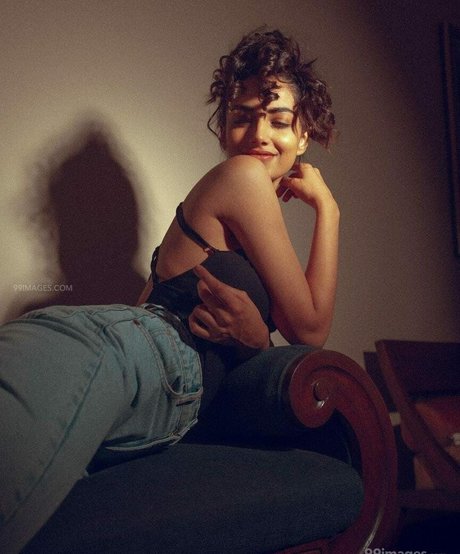 Meenakshi Chaudhary beautiful pornstar pics