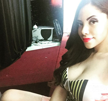 Claudia Guajardo modèle archive