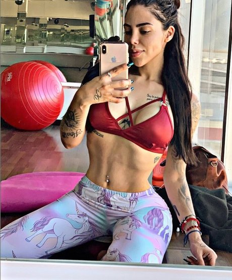 Claudia Guajardo model hd pic