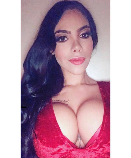 Claudia Guajardo erotic model image