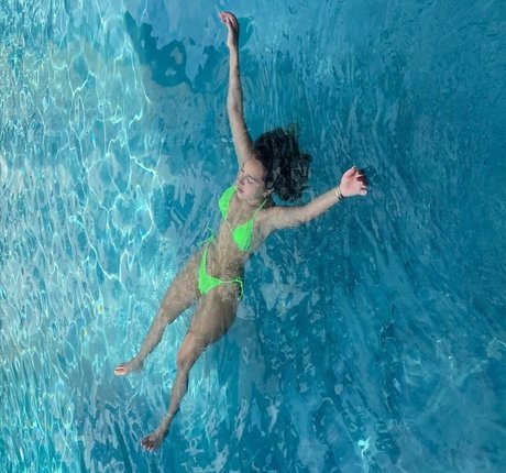 Adrienne Bailon mannequin galerie