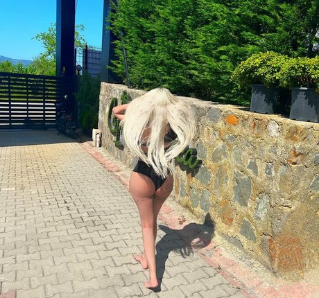 Merve Sanay sexo estrella porno imágenes