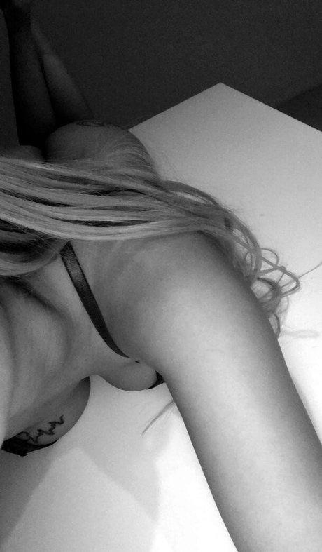 Merve Sanay hermosa actriz fotos