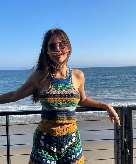 Camila Sodi modèle sexy image