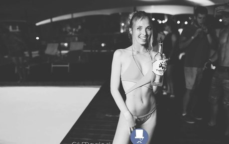 Tiny Miny Mo model nice photos