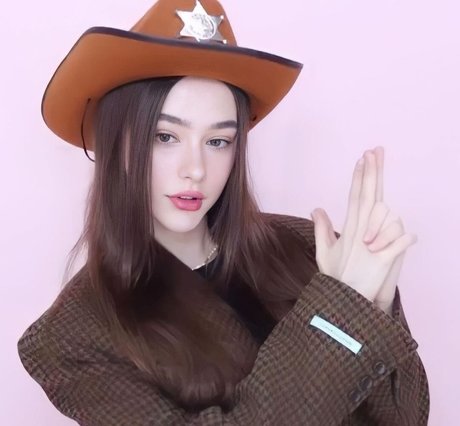 Dasha Tarab art star du porno img