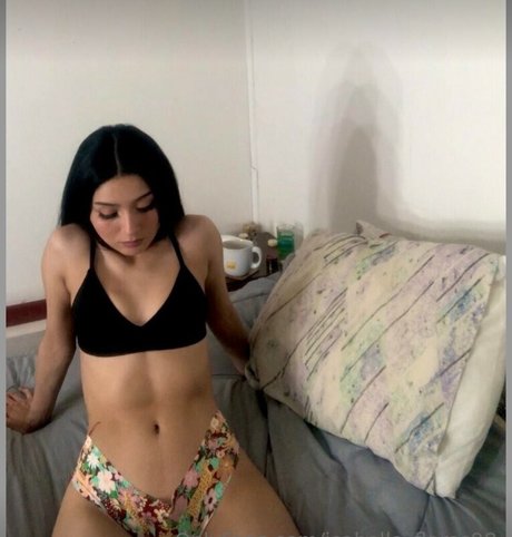 Flores Isabella98 nude actress photos