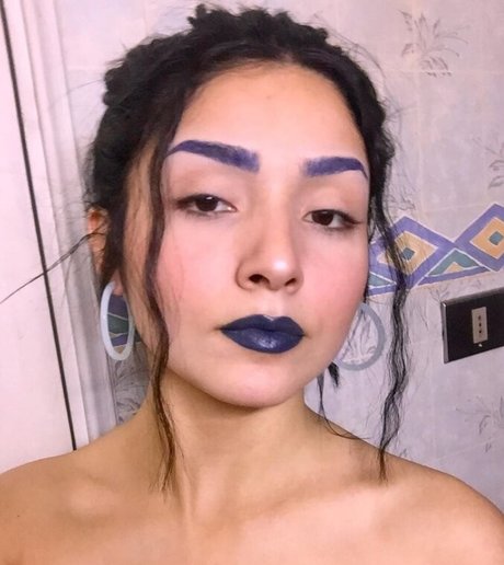 Flores Isabella98 modèle nu images