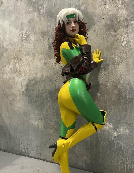 Anastasia Galuzina art modèle image