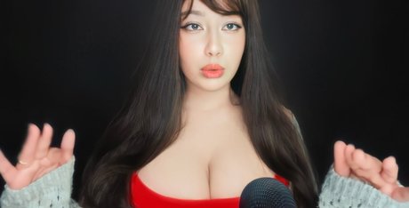 Shiny ASMR pornstar xxx pic