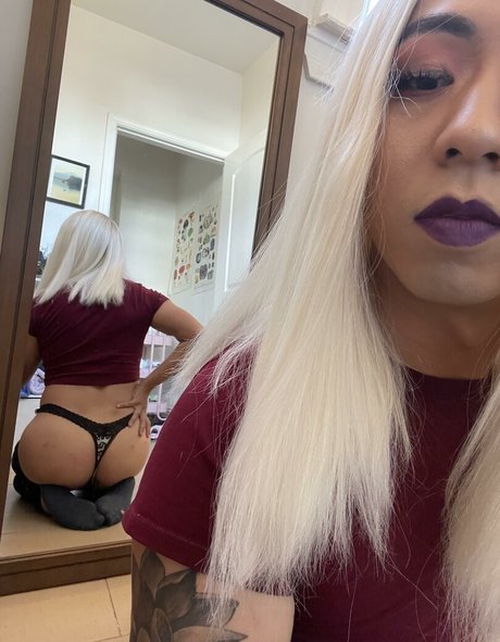 thedellatran model adult picture