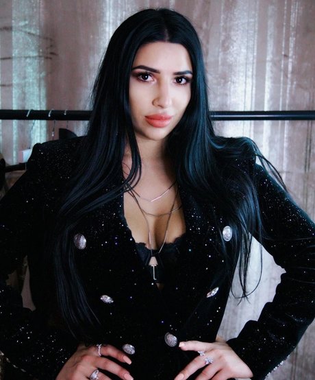 Mizz Ellaa ASMR model sexy galleries
