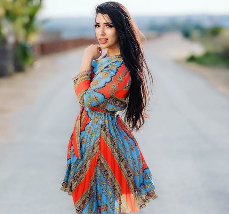 Mizz Ellaa ASMR modèle xxx collection