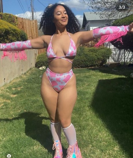 Curlybeanraver sexy model gallery