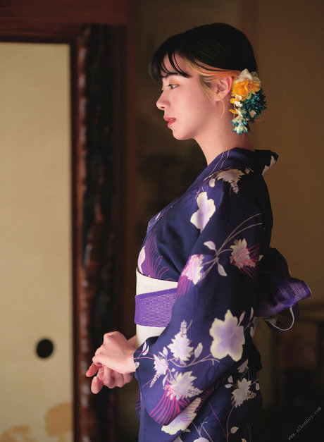 Elaiza Ikeda modèle sympa collection