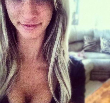 Paige Wyatt star du porno en haute qualité image