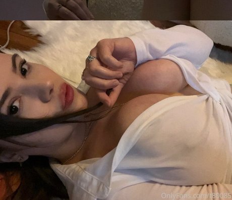 Vanessinator T80085 naked star image