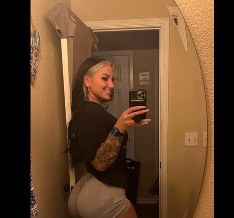 éjaculation onlyfans plutôt sexy images