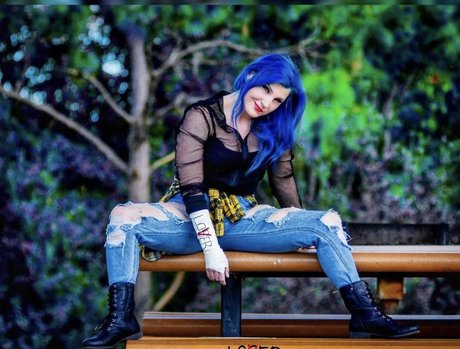 Leva Bates estrella caliente imagen