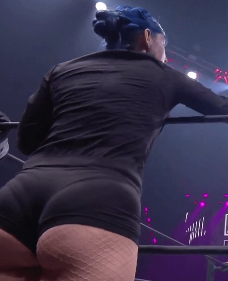 Leva Bates model sexy pics