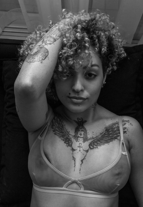 Alana Carvalho nudes model pic