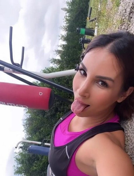 Sila Sahin modelo exclusivo foto