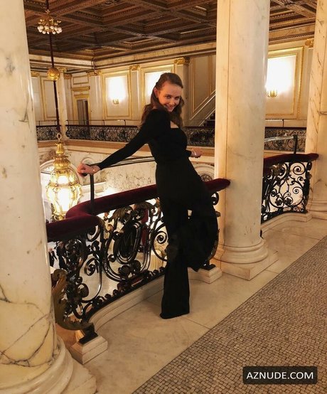 Andi Matichak sex model photo
