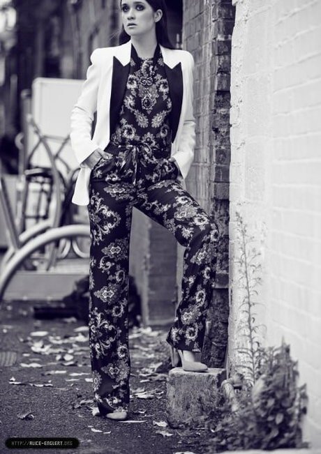 Alice Allegra Englert star erotic pic