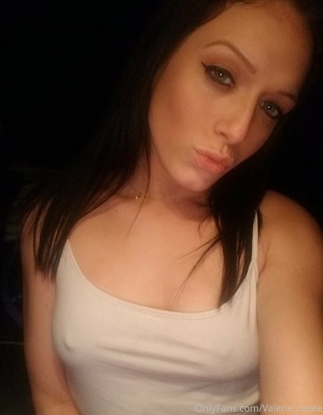 Valerie Rosee modelo superior archivo