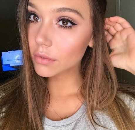 Alexis Rene Glabach model nice picture