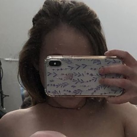SerenaShado pornographic model img