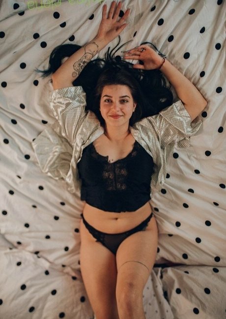 madalina elena estrella del arte foto