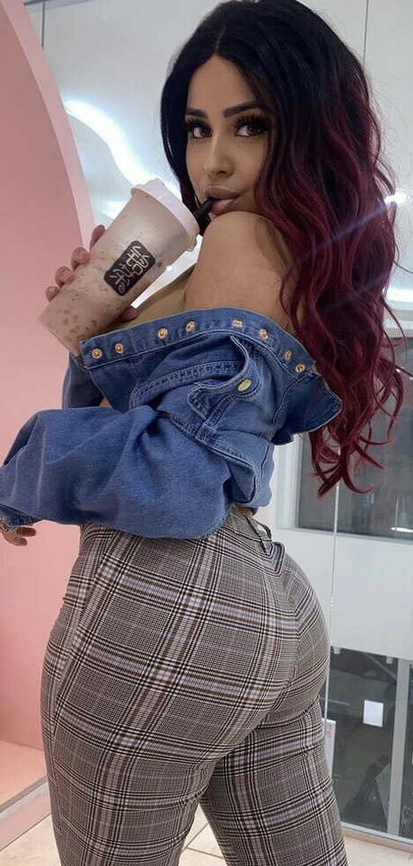Claudiamolina a art pornstar img
