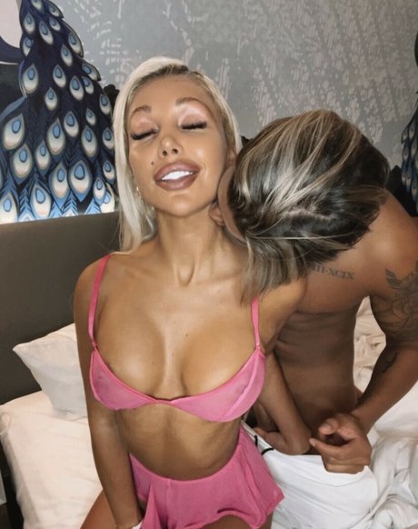 Carolinenitter modèle sexy img