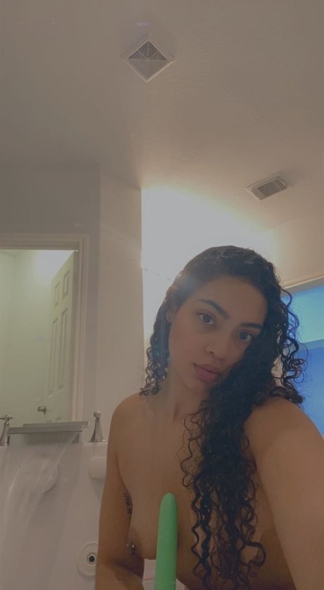 Babymilan hermosa actriz fotos