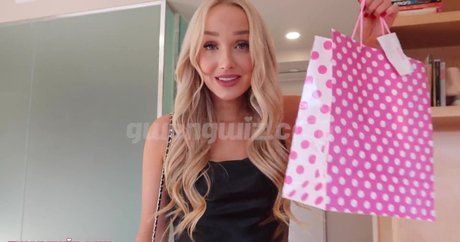 Gwen Gwiz actriz caliente archivo