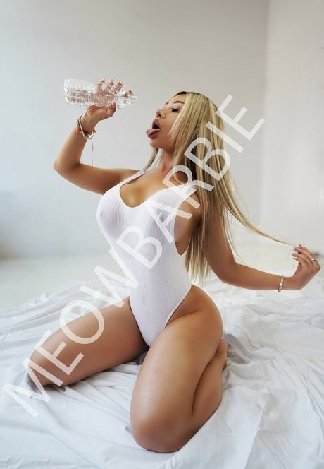 Trophyslut mannequin photo